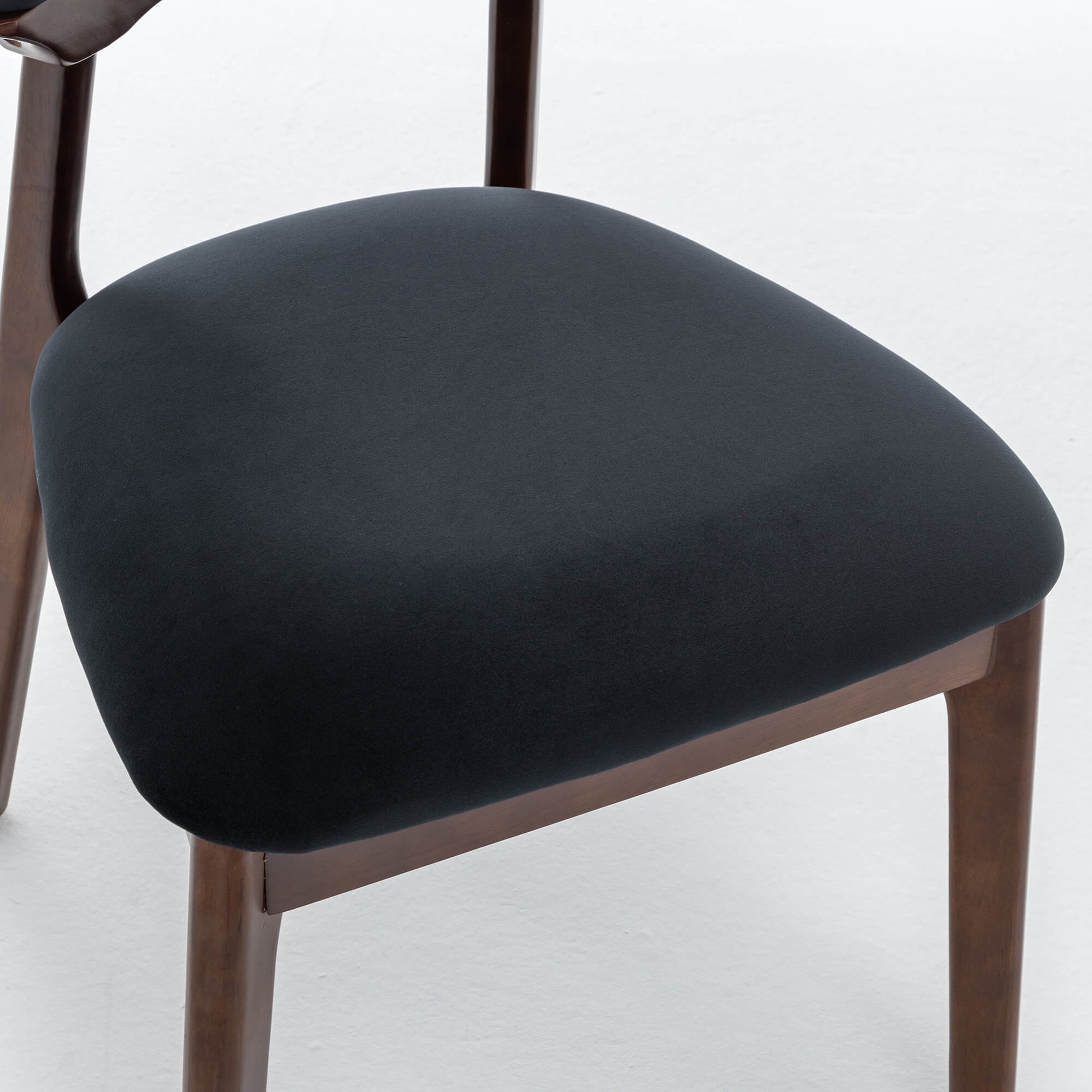 SEYNAR Modern Velvet Dining Chairs with Solid Wood Legs Set of 2/4/6