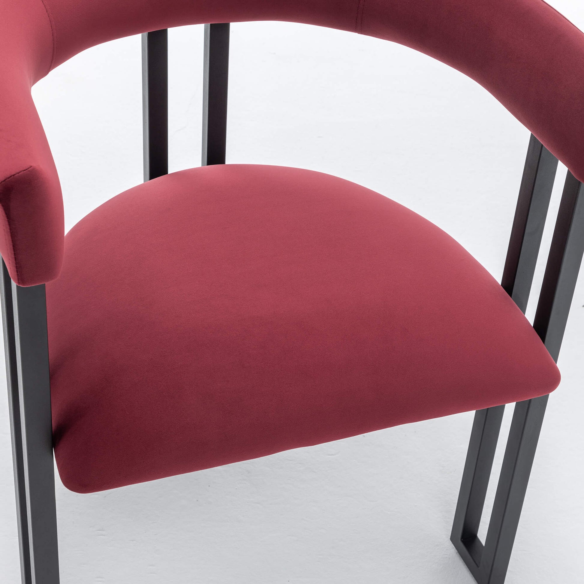 SEYNAR Modern Velvet Dining Chairs Set of 2, Curved Barrel Back Upholstered Armchairs with Black Metal Frame for Dining Room